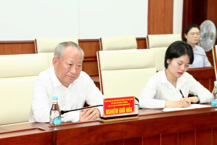 严介和理事长应邀同越共中央委员、海防市委书记、国会代表团团长黎进洲会谈3