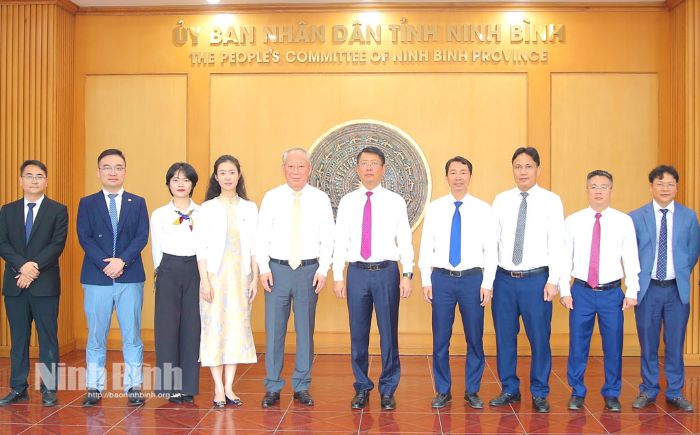 严介和理事长应邀同越南宁平省委常务委员会委员、省人民委员会常务副主席陈双松会谈1
