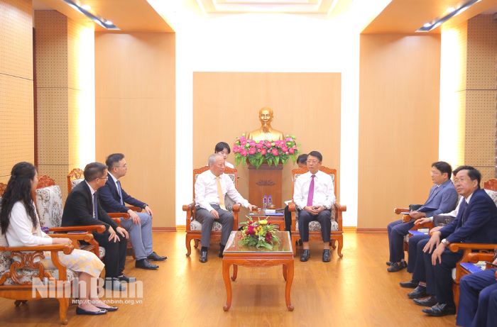 严介和理事长应邀同越南宁平省委常务委员会委员、省人民委员会常务副主席陈双松会谈2