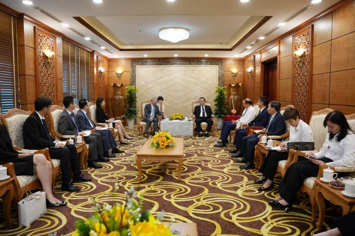 7月23日同高平省省委书记管民强会谈2